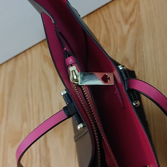 Kate Spade black bag cow leather with hot pink interior - Picture 4 of 4